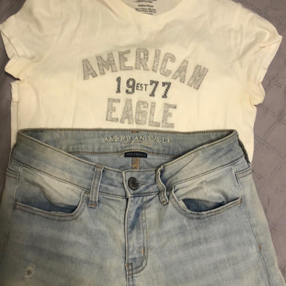 American eagle tee shirt an jeans